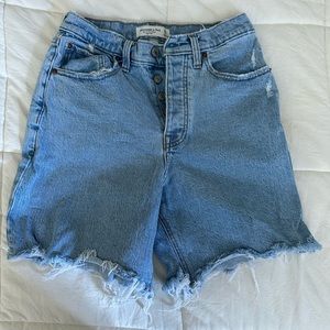 Abercrombie 7” dad short high rise curve love